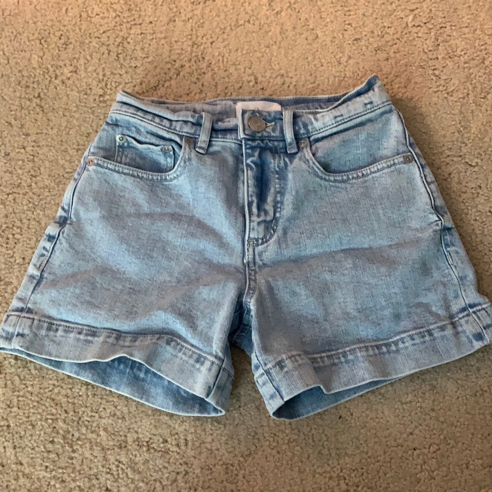 Lou & grey mom jean shorts